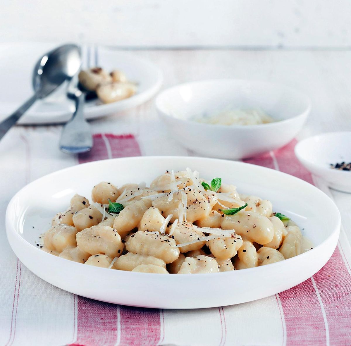 Cacio e pepe gnocchi