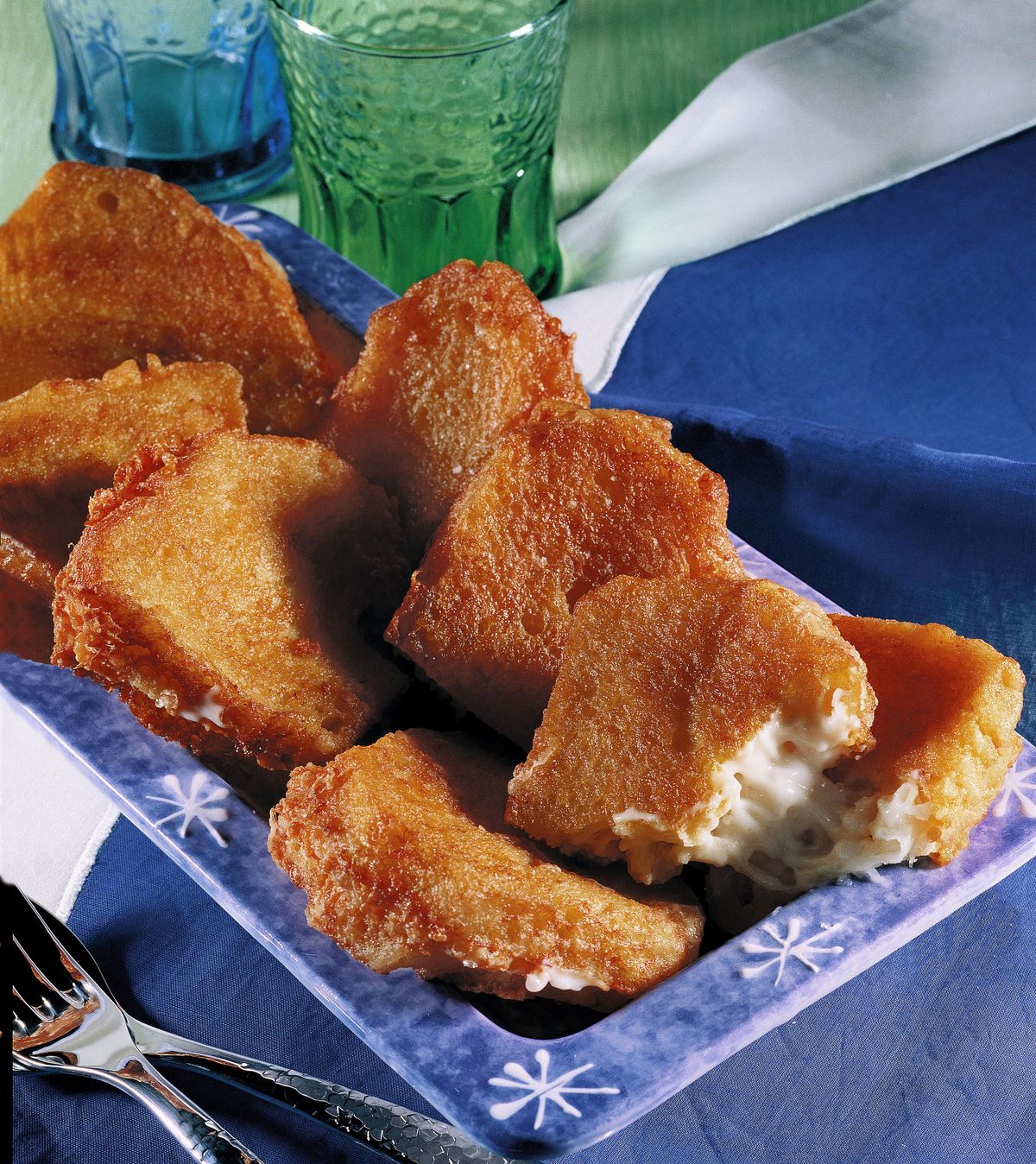 Mozzarella in carrozza (fried mozzarella sandwich)