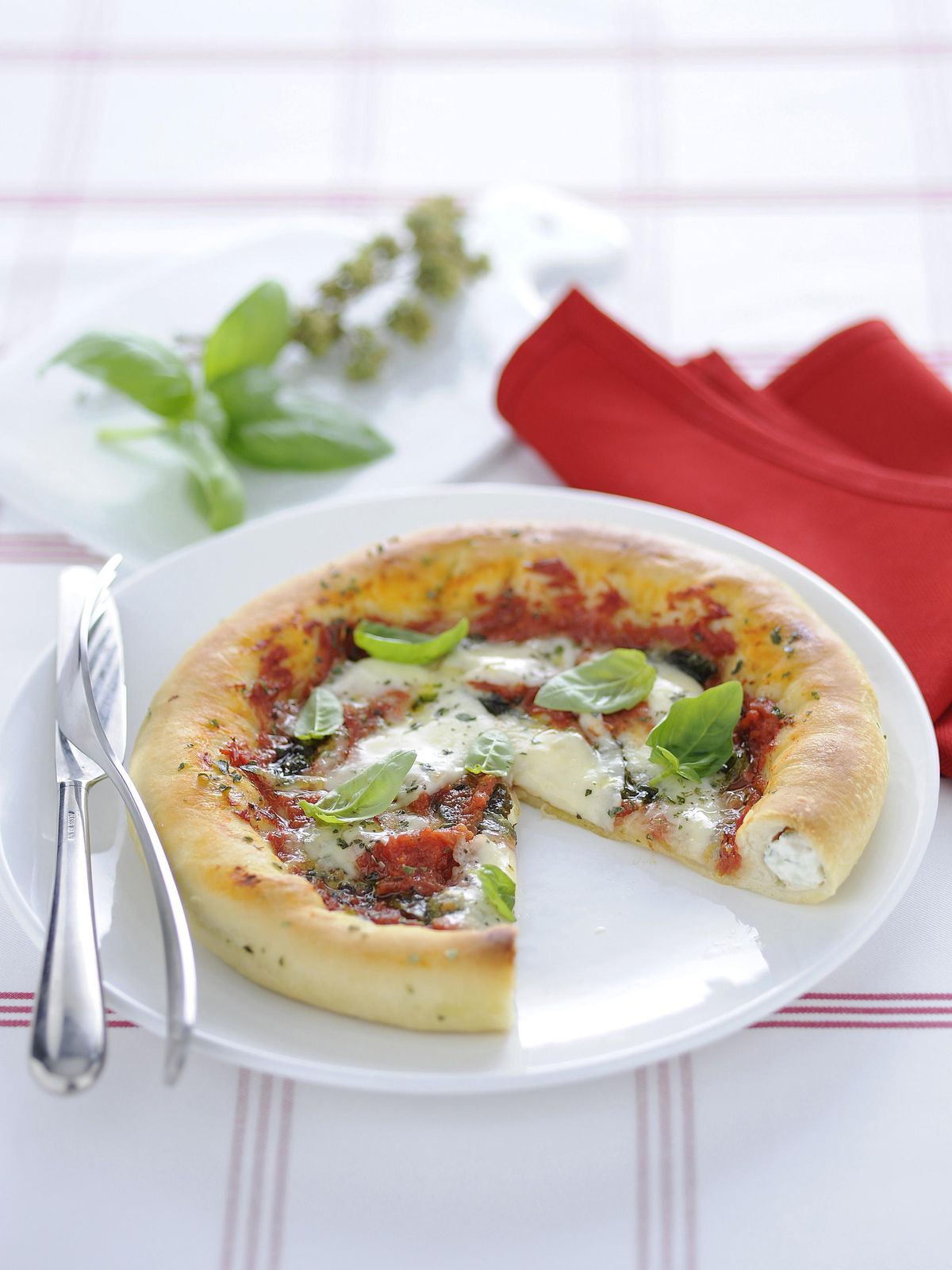 Pizza with ricotta-filled crust
