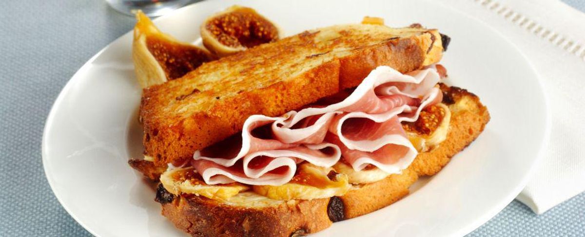 Dried figs & ham toast