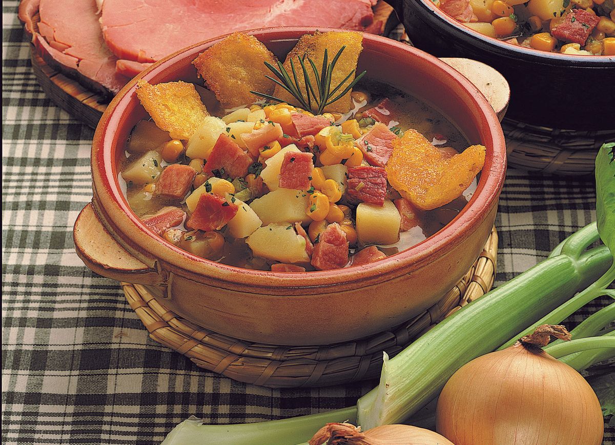 Corn soup with tomato and chicken