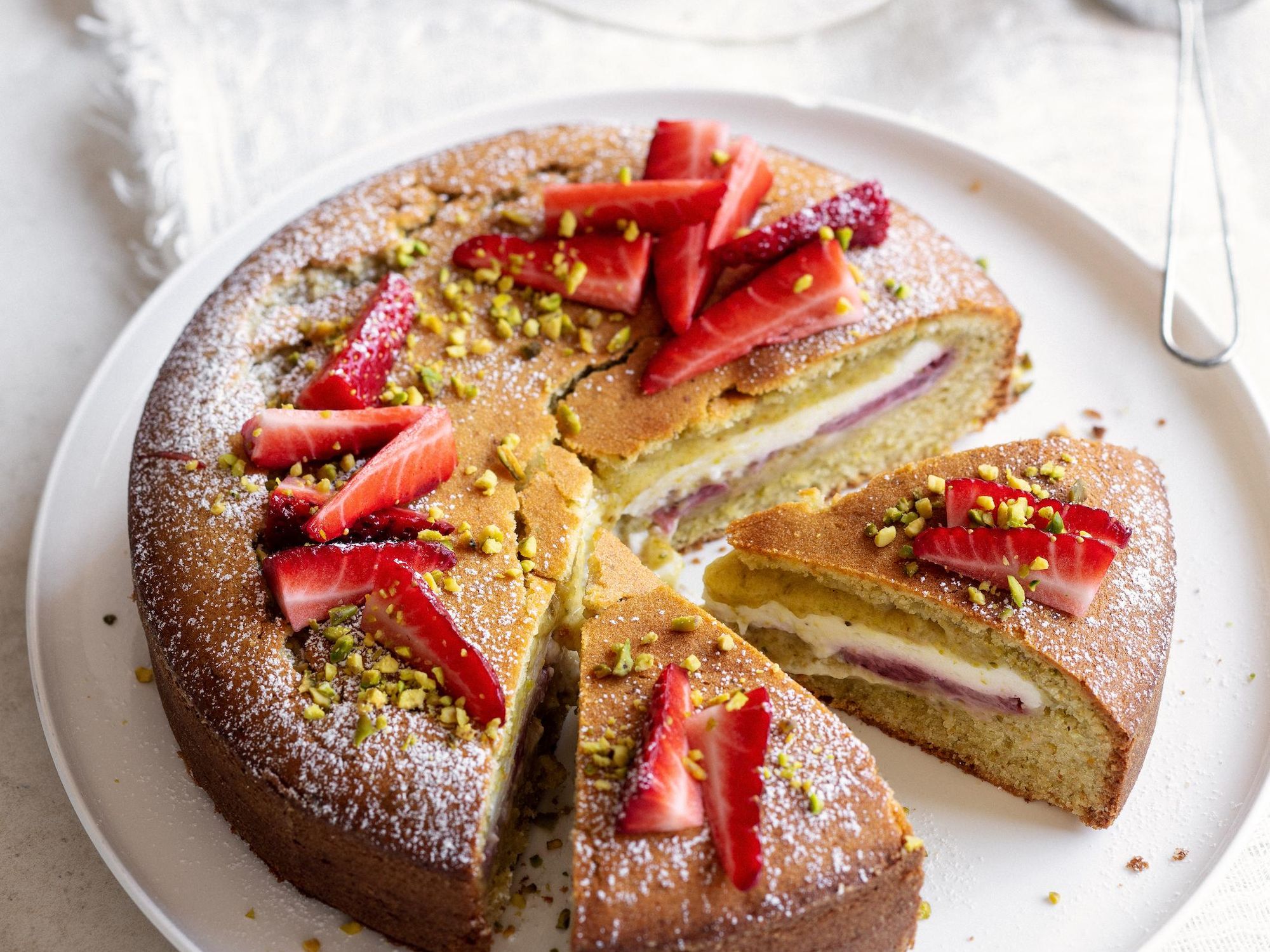 Pistachio cake with strawberries and ricotta