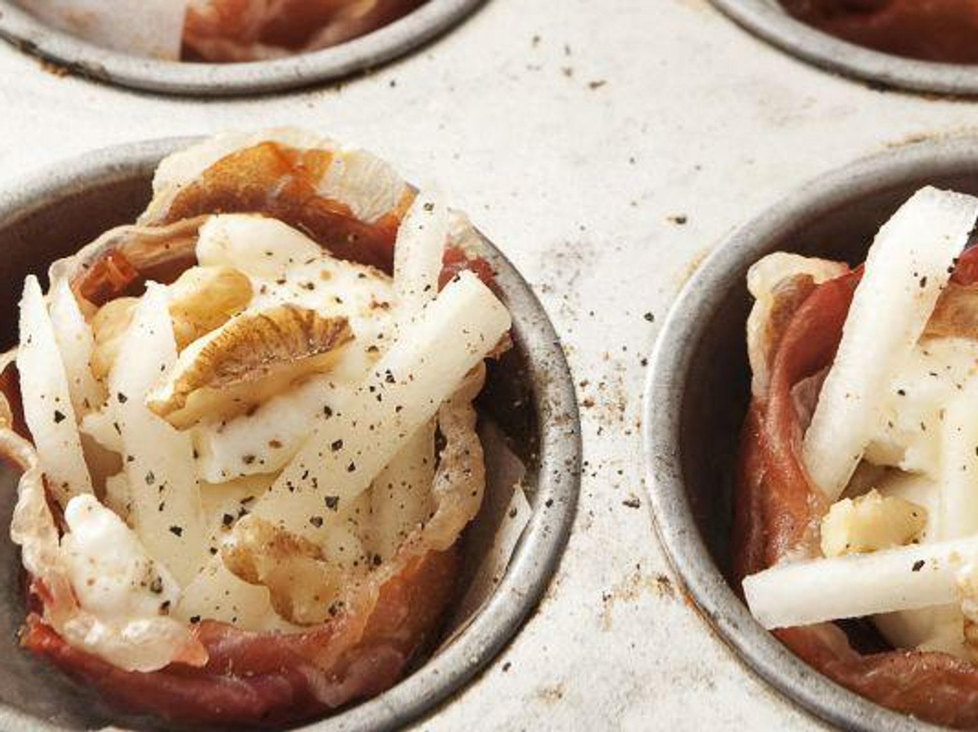 Crunchy prosciutto baskets