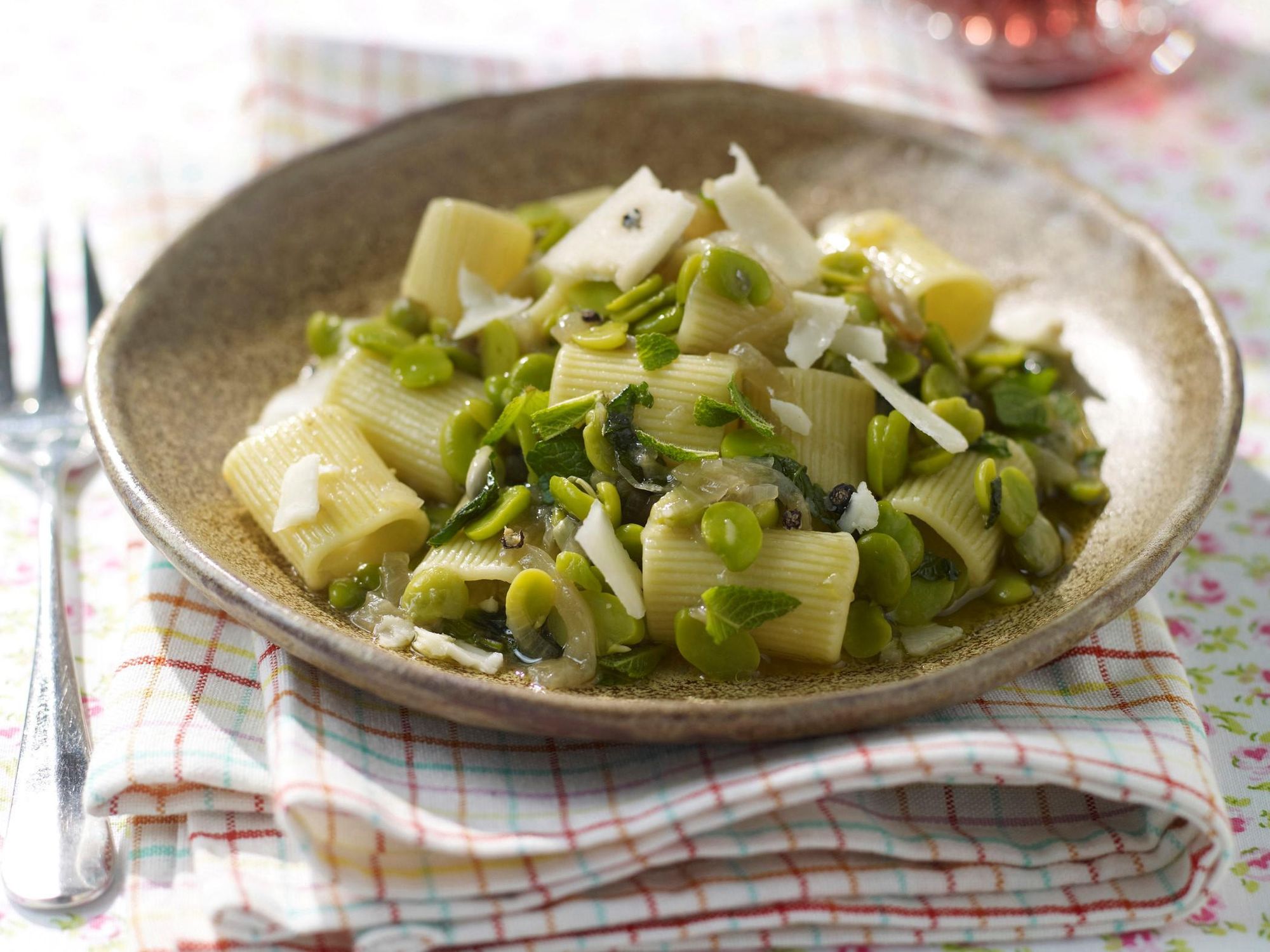 Short pasta with pecorino and beans