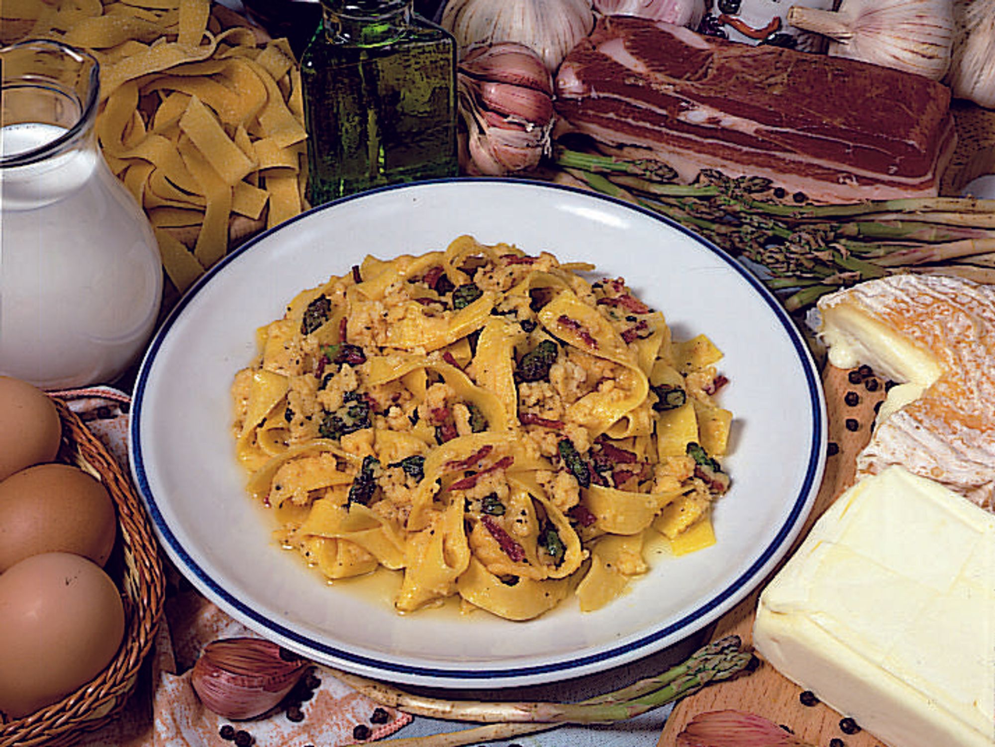 Pasta with cheese and asparaguses