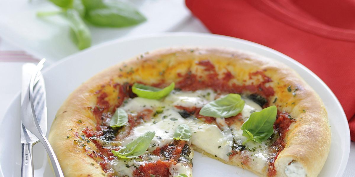 Pizza with ricotta-filled crust