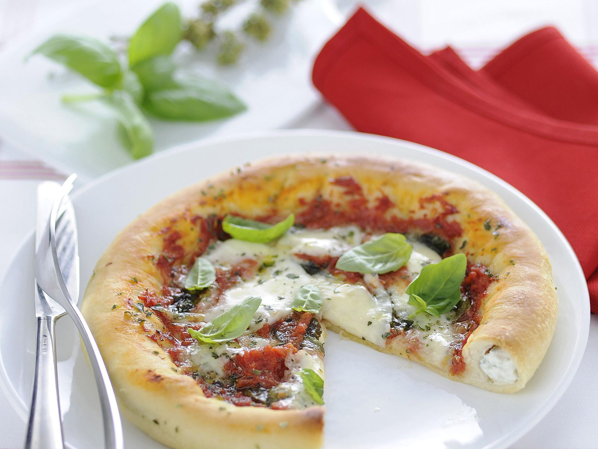 Pizza with ricotta-filled crust