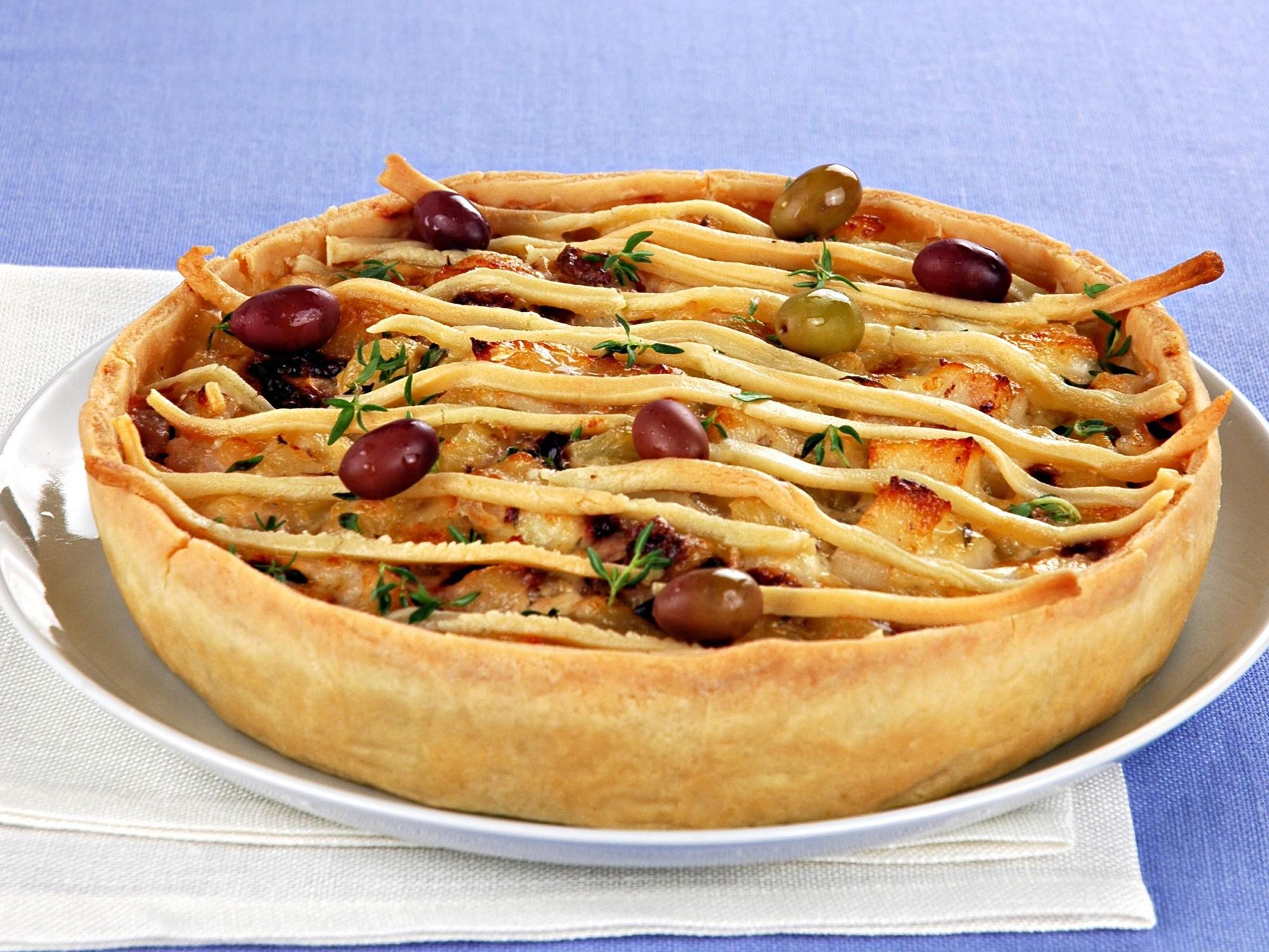 Savory pie with potatoes and olives