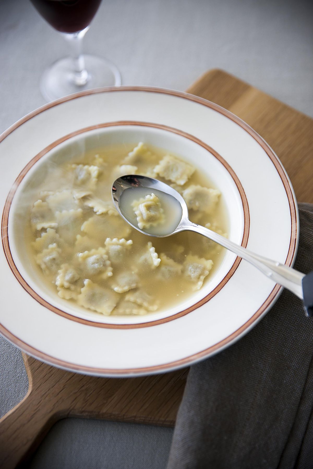 Agnolotti in broth: the recipe