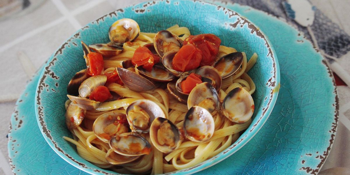 Linguine with Clam and Tomato Sauce