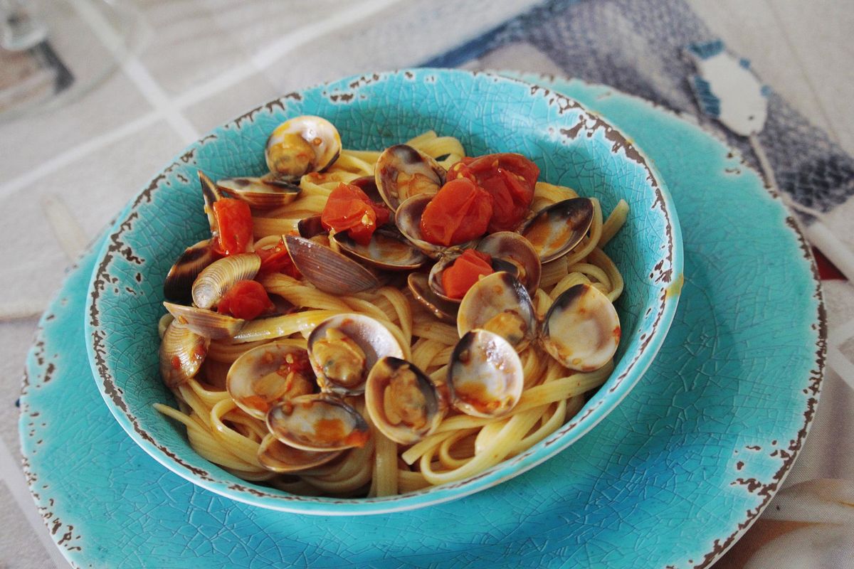 Linguine with Clam and Tomato Sauce