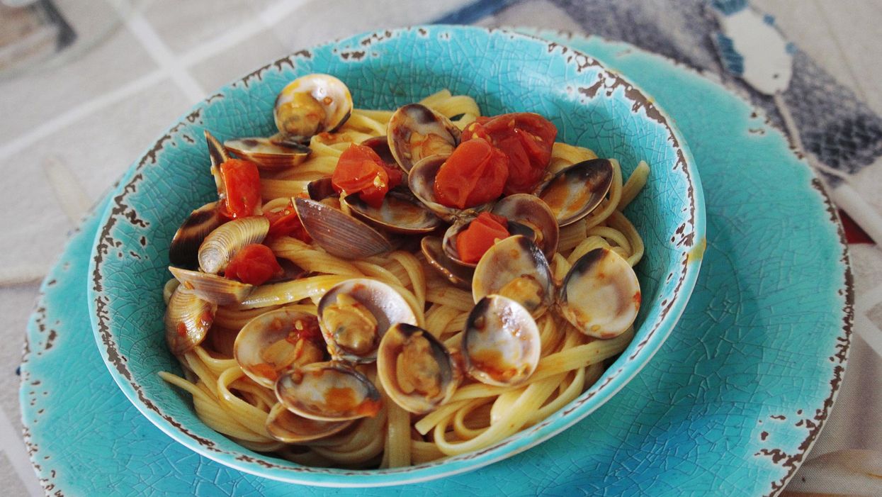 Linguine with Clam and Tomato Sauce