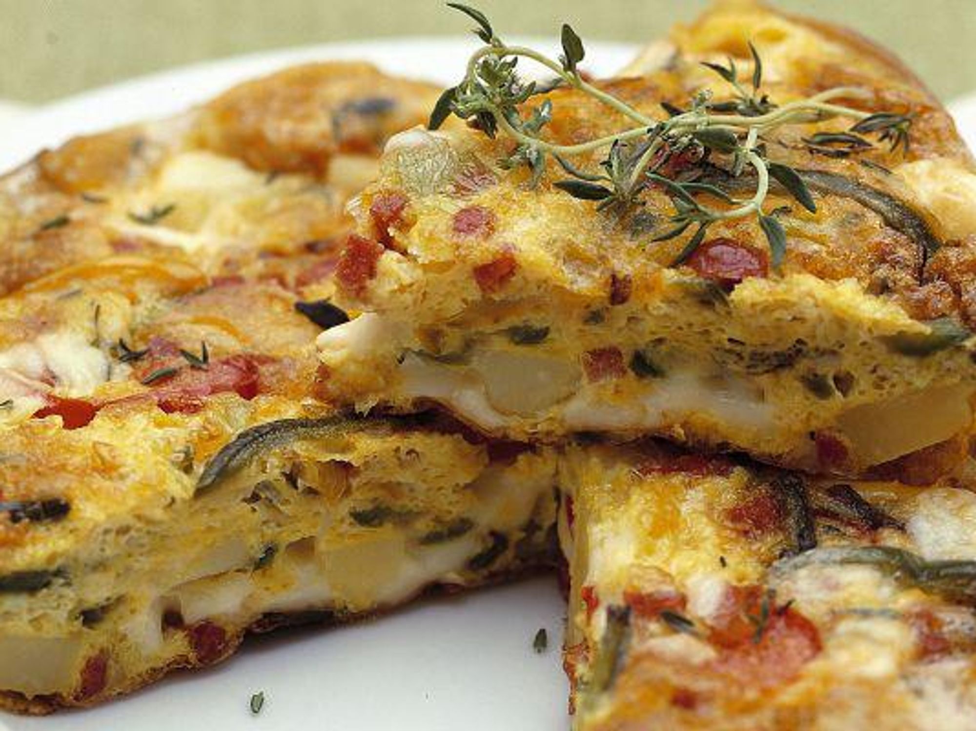 Frittata with spicy sausage and scamorza