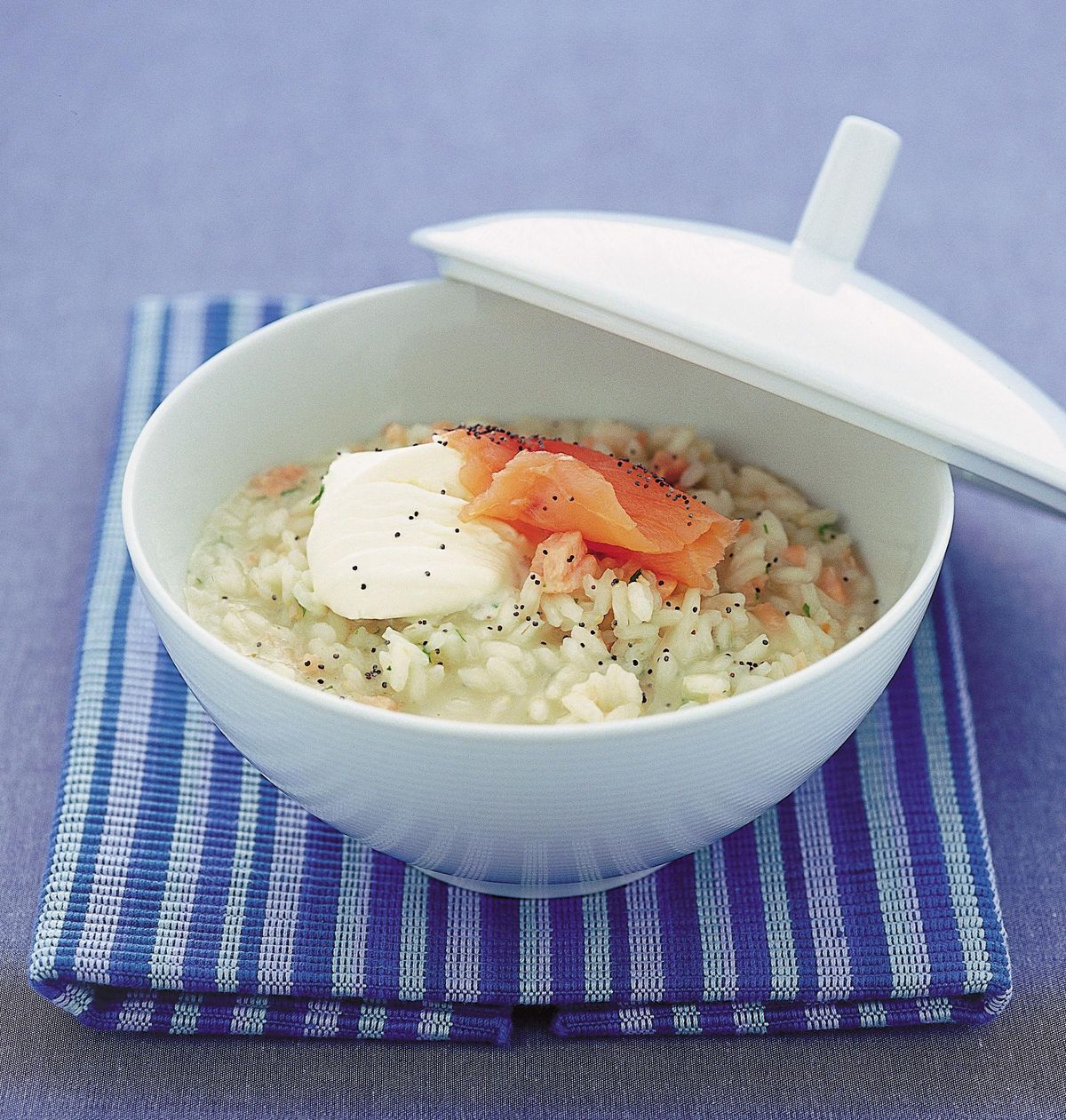Salmon risotto with poppy seeds