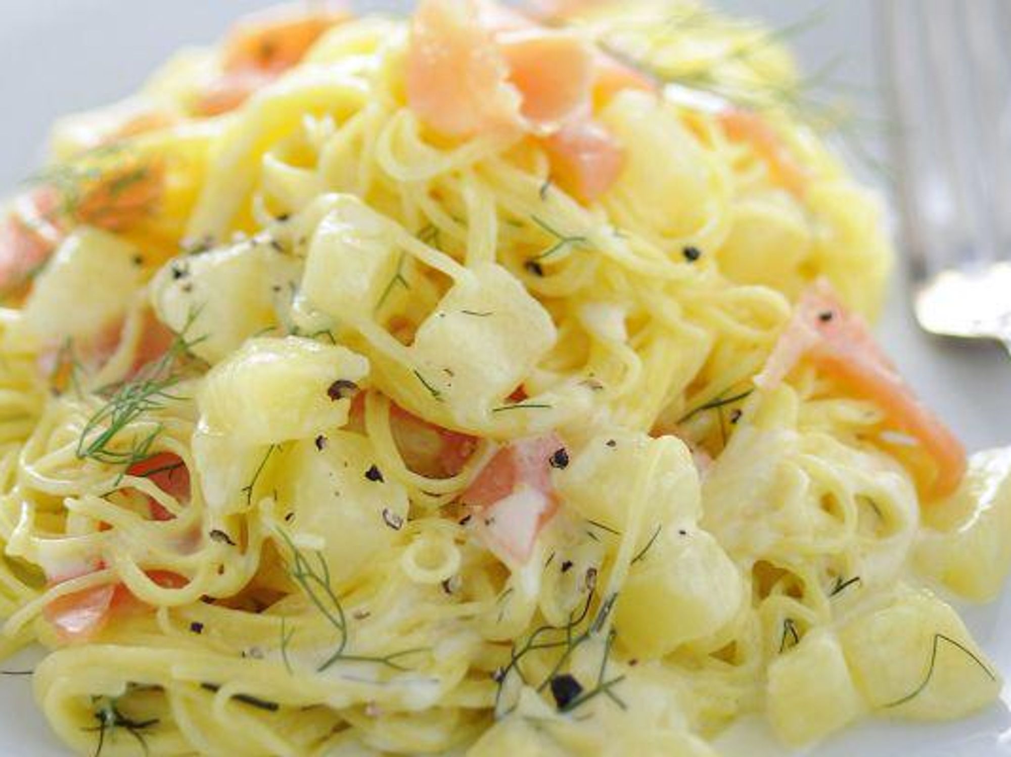 Smoked salmon and dill tagliolini