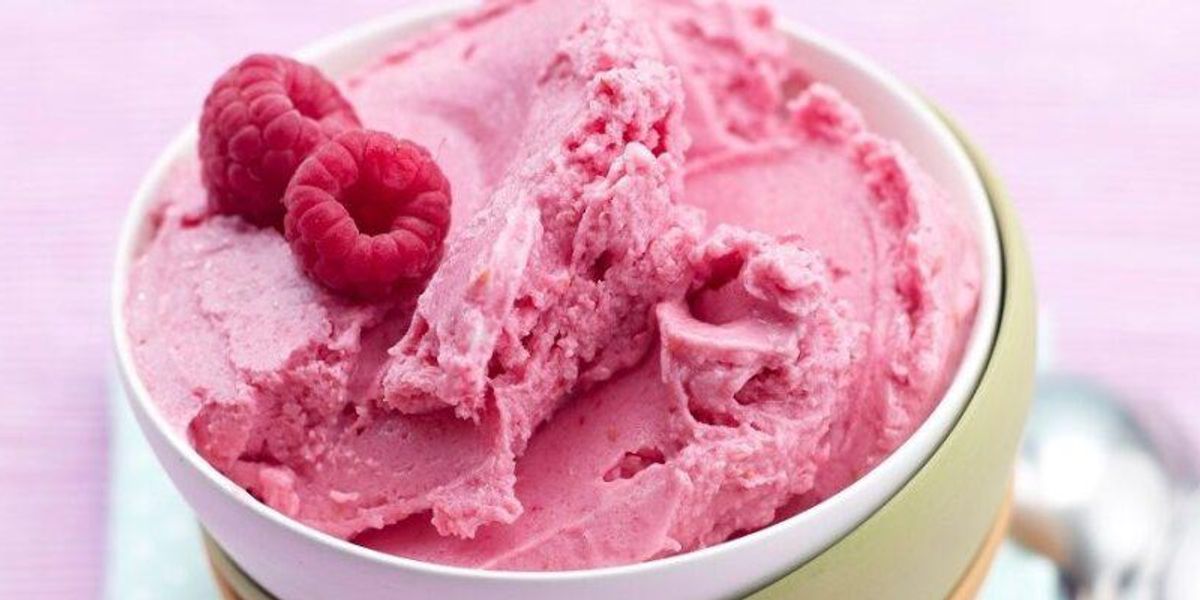 Yogurt & raspberry ice cream