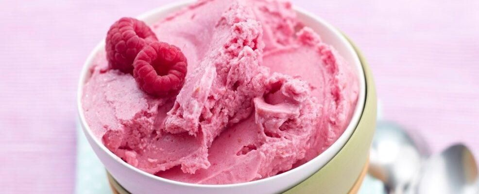 Yogurt & raspberry ice cream