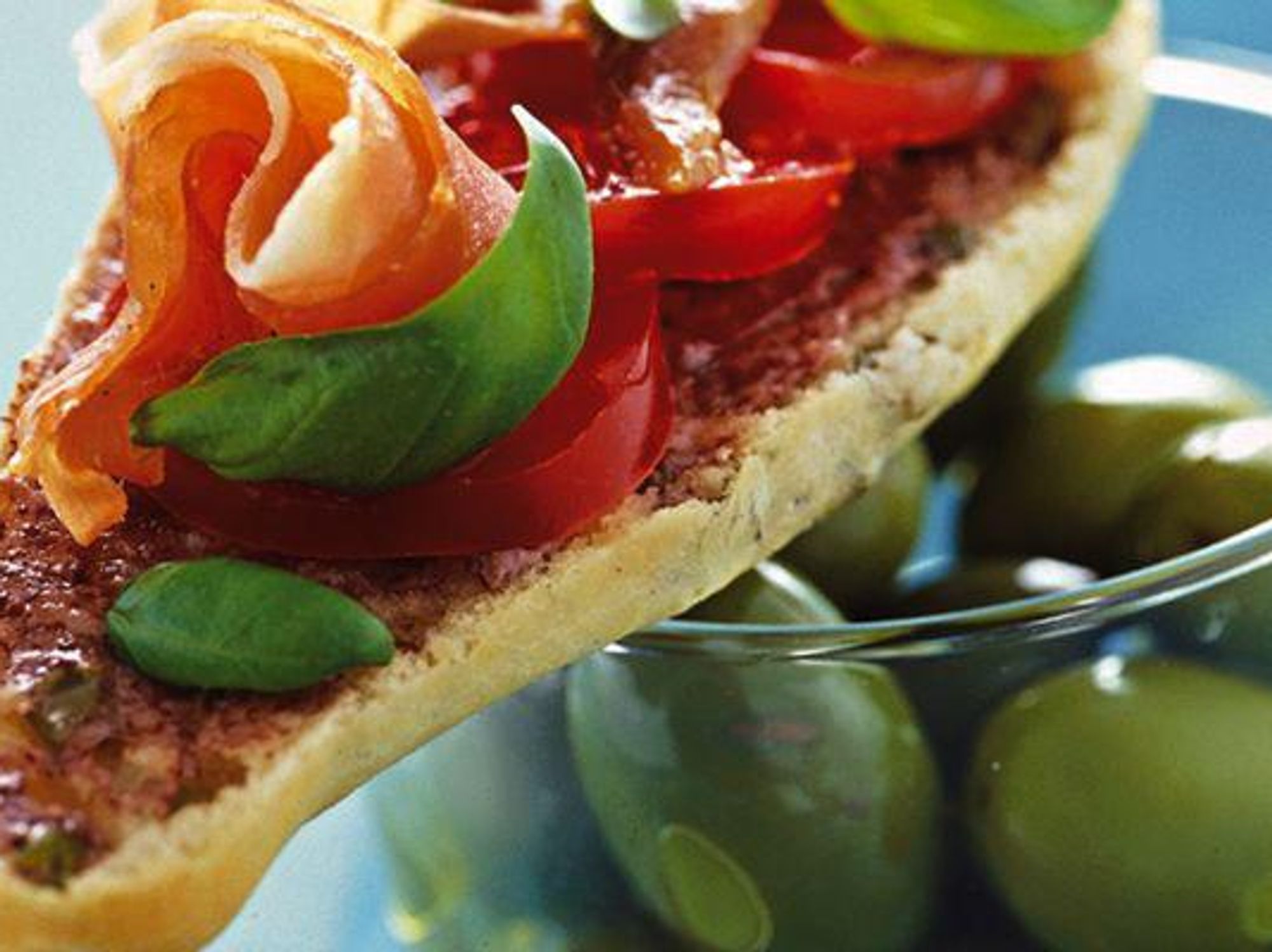 Mini baguettes with ham and cherry tomatoes