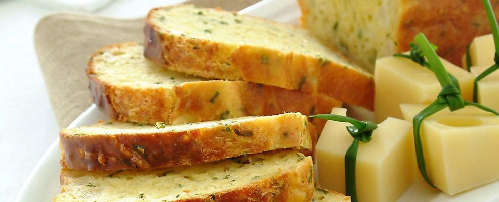 Savoury pear plumcake