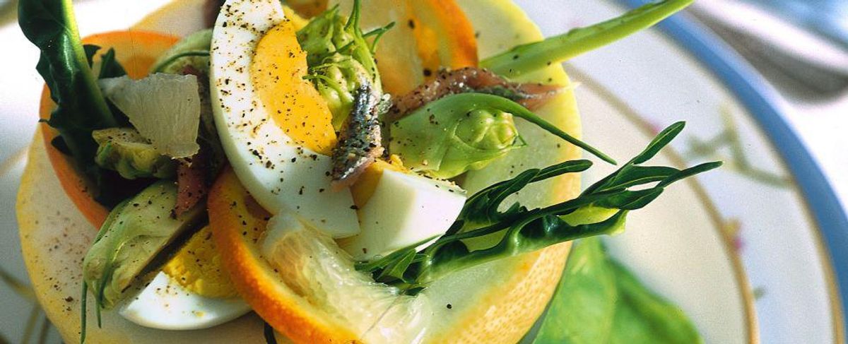 Mixed salad with citrons and hard-boiled eggs