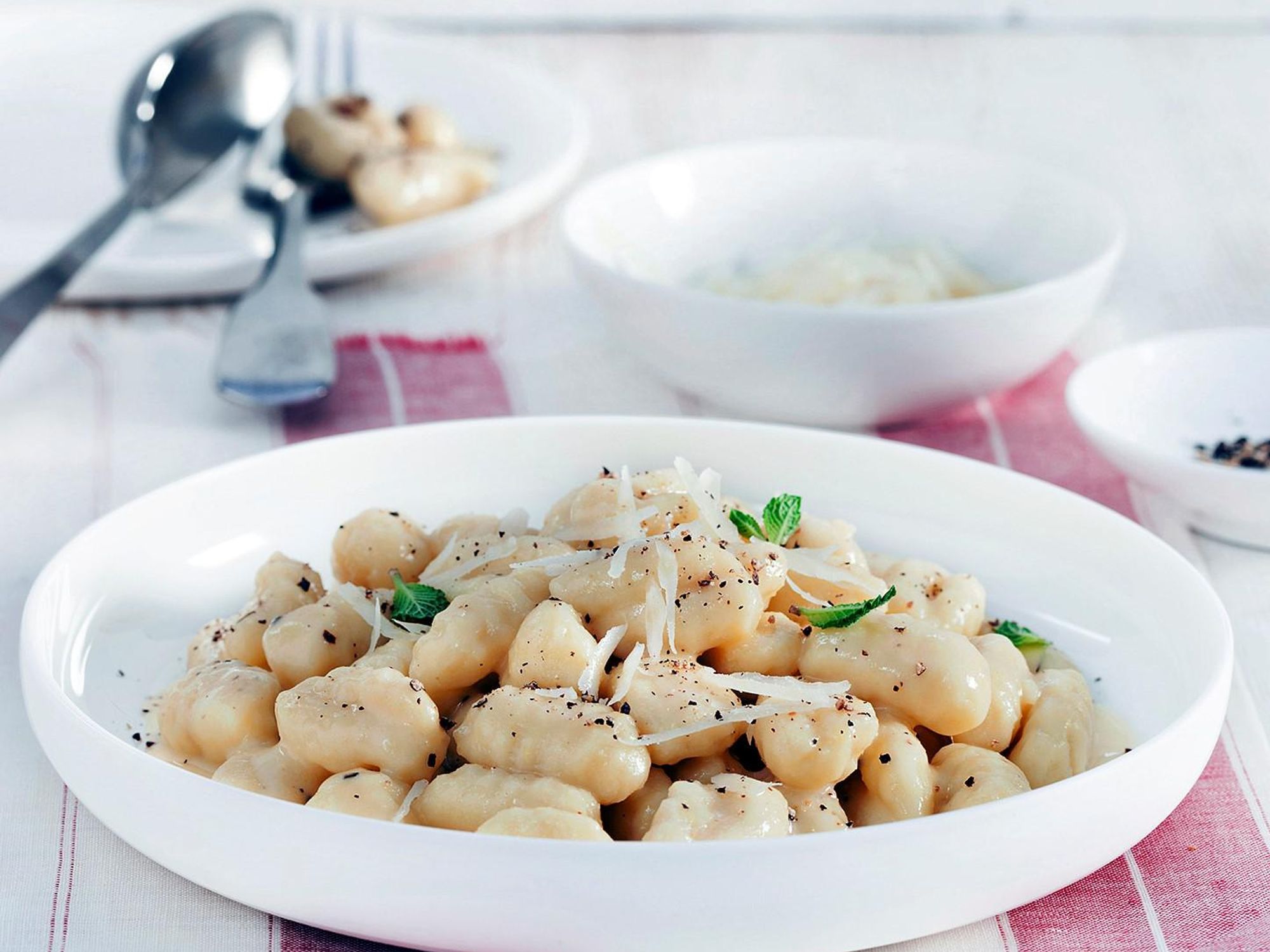 Cacio e pepe gnocchi