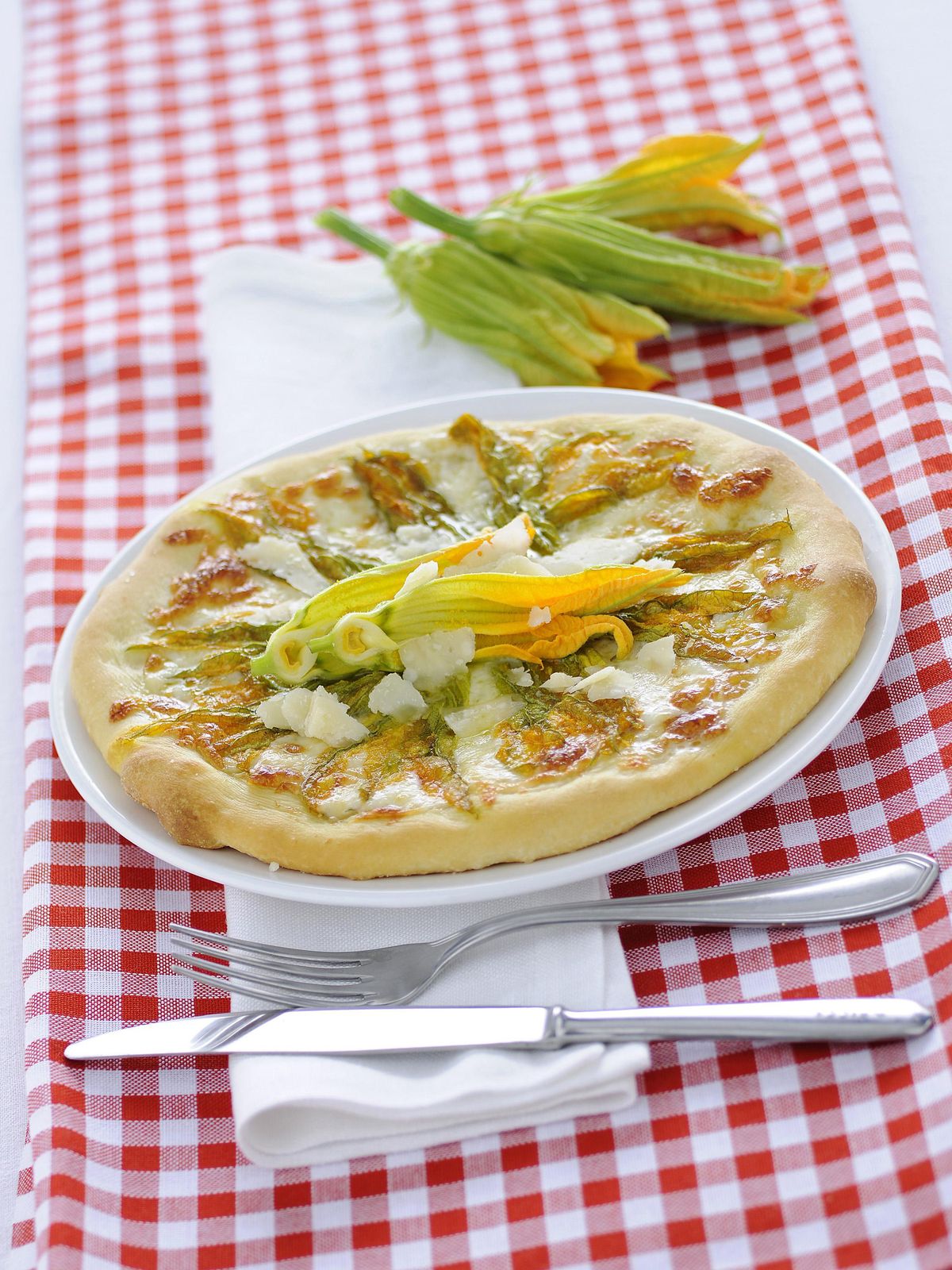 White pizza with zucchini blossoms