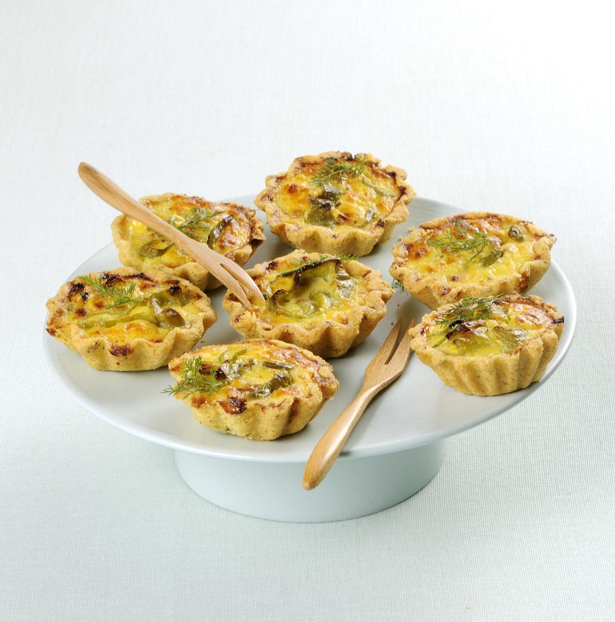 Corn tarts with dill and green chili