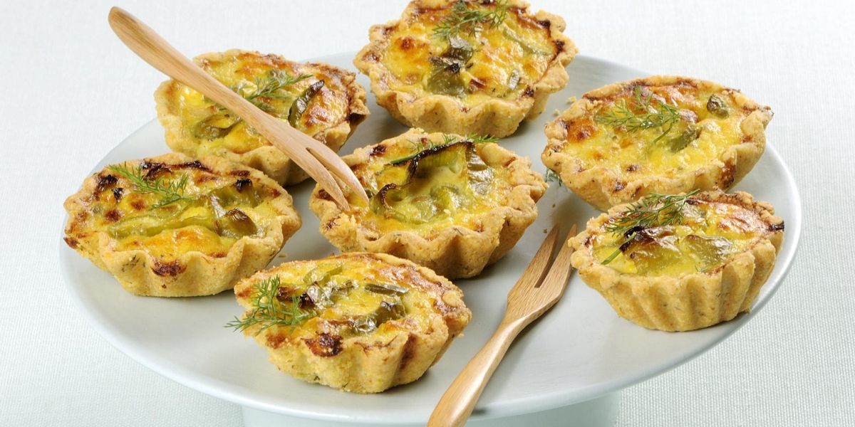 Corn tarts with dill and green chili