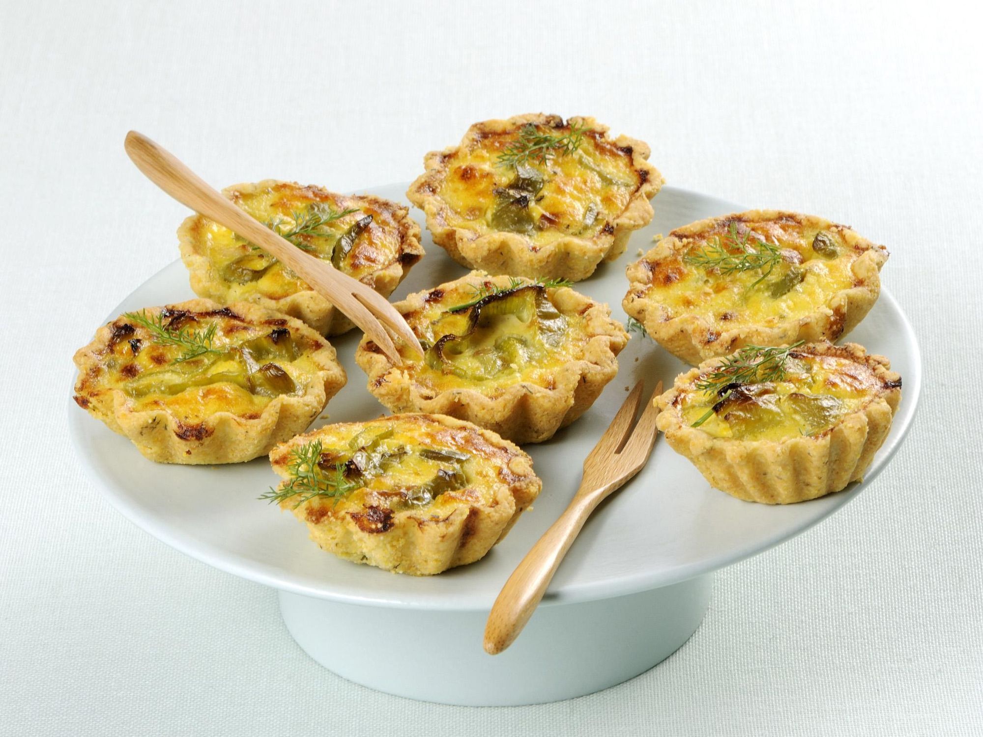 Corn tarts with dill and green chili