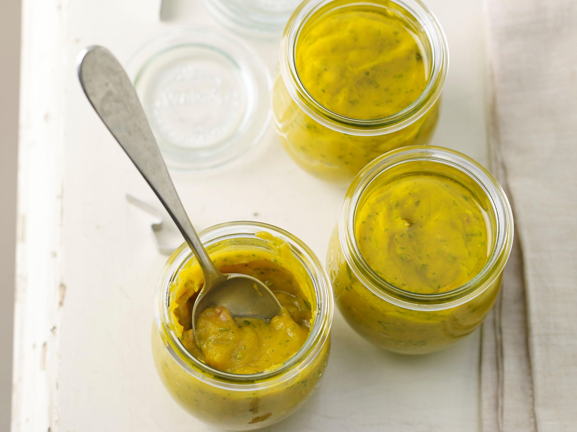 Pumpkin and walnuts pesto with cinnamon