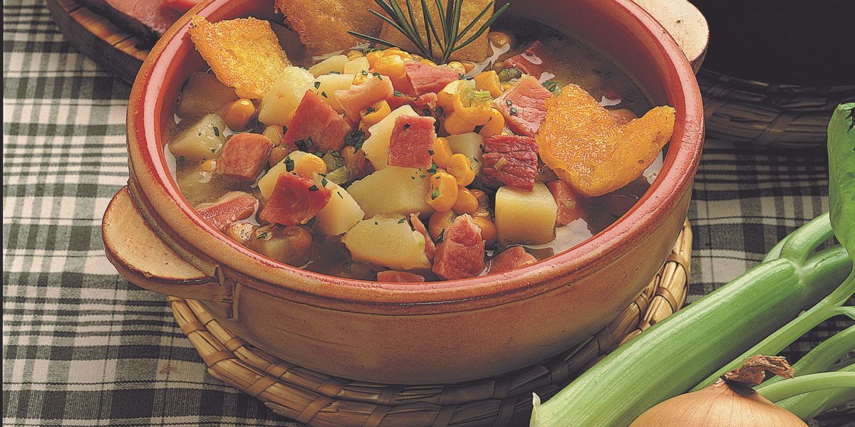 Corn soup with tomato and chicken