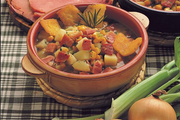 Corn soup with tomato and chicken